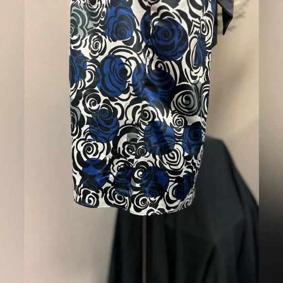 Liquido Silk USA Blue & White Rose Design Effortless Glamour Blouse size 8 - Picture 6 of 9